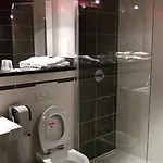 Logis Restaurant Du Commerce מלון 2*