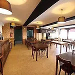 Logis Restaurant Du Commerce מלון 2*