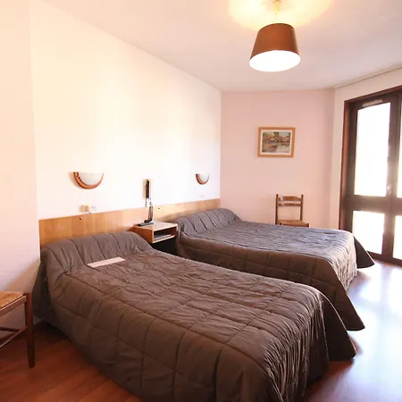 Logis Hotel Restaurant Du Commerce Hotel La Canourgue