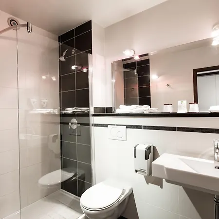 Hotel Logis Hotel Restaurant Du Commerce