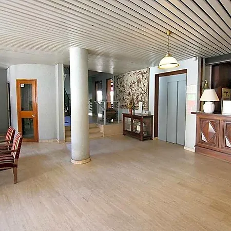 Logis Restaurant Du Commerce 酒店 2*