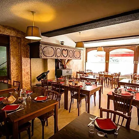 Logis Restaurant Du Commerce 酒店 2*