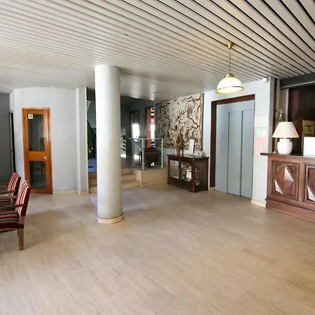 Hotel Logis Restaurant Du Commerce 2*