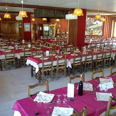 Hotel Logis Hotel Restaurant Du Commerce 2*