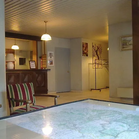 Hotel Logis Restaurant Du Commerce 2*