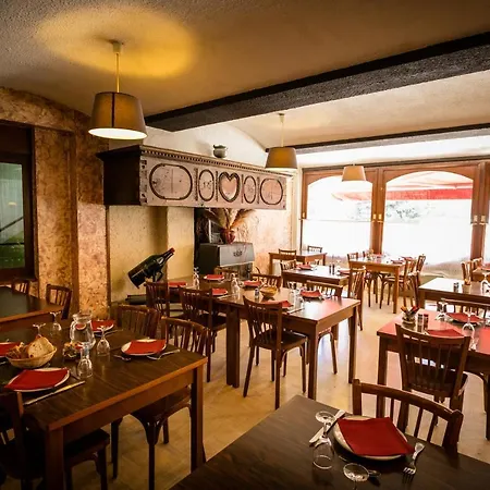 Logis Restaurant Du Commerce La Canourgue