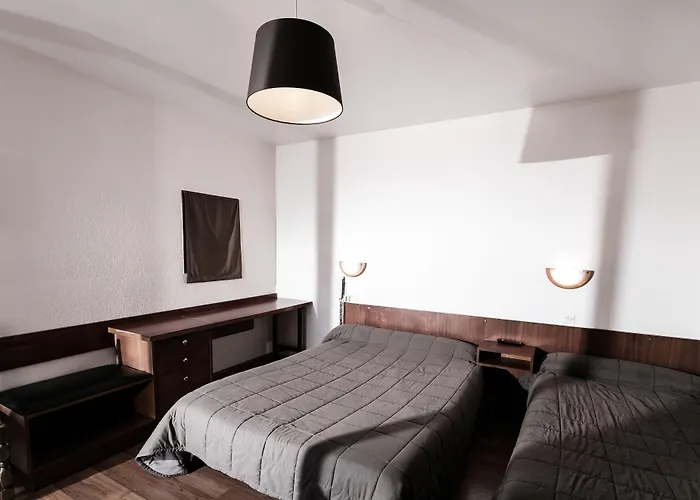 Hotel Logis Hotel Restaurant Du Commerce