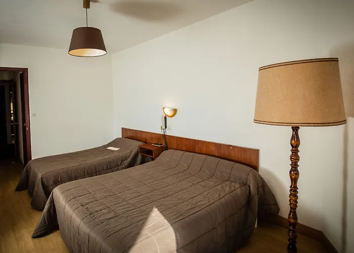 Hotel Logis Hotel Restaurant Du Commerce La Canourgue