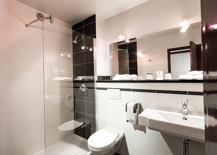 Hotel Logis Hotel Restaurant Du Commerce