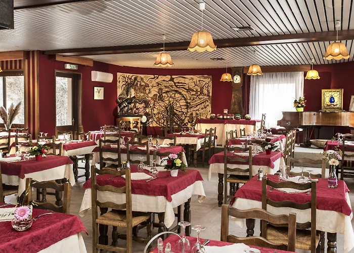 Logis Hotel Restaurant Du Commerce Hotel La Canourgue