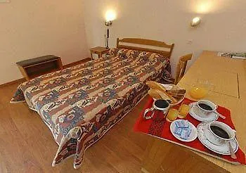 Hotel Logis Hotel Restaurant Du Commerce La Canourgue