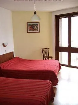 Hotel Logis Hotel Restaurant Du Commerce