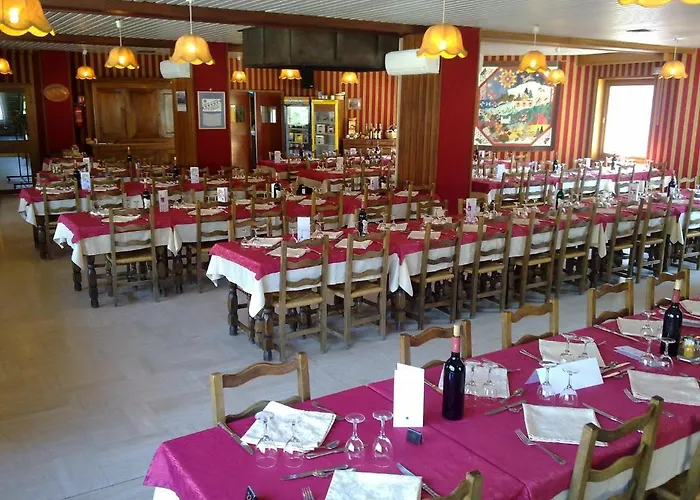 Hotel Logis Hotel Restaurant Du Commerce 2*