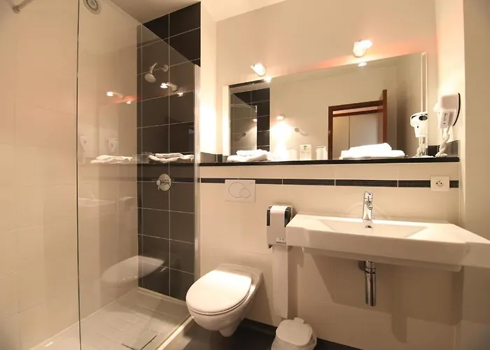 Logis Hotel Restaurant Du Commerce Hotel 2*