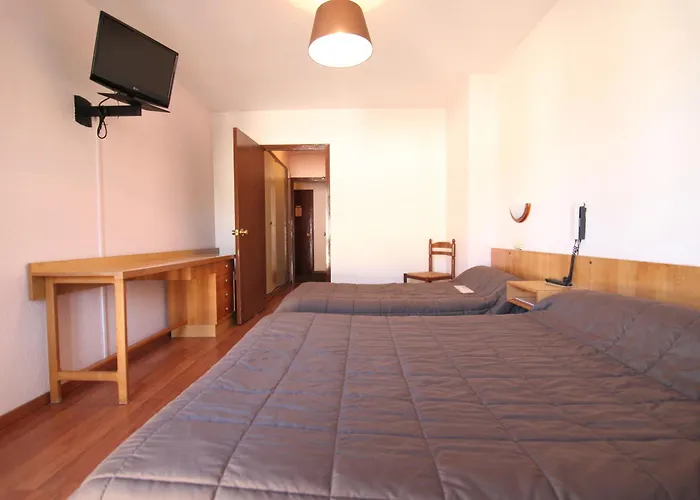 Hotel Logis Hotel Restaurant Du Commerce La Canourgue