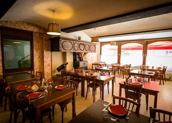 Logis Hotel Restaurant Du Commerce La Canourgue