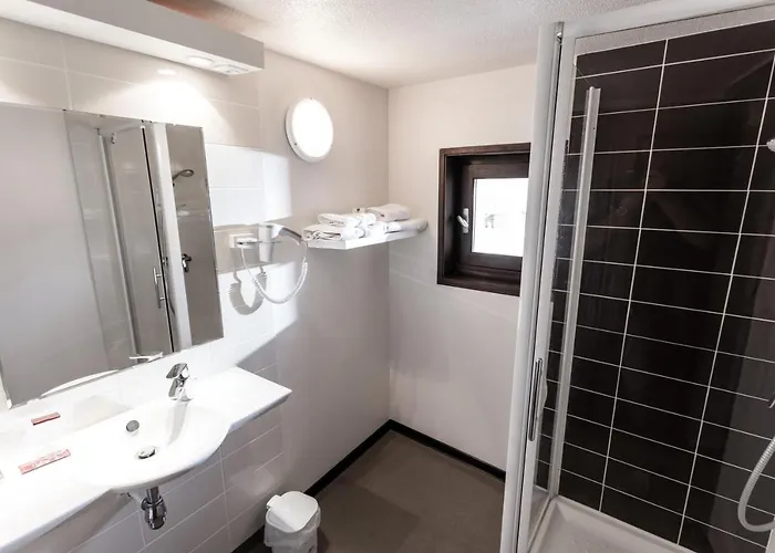 Logis Hotel Restaurant Du Commerce 2* La Canourgue